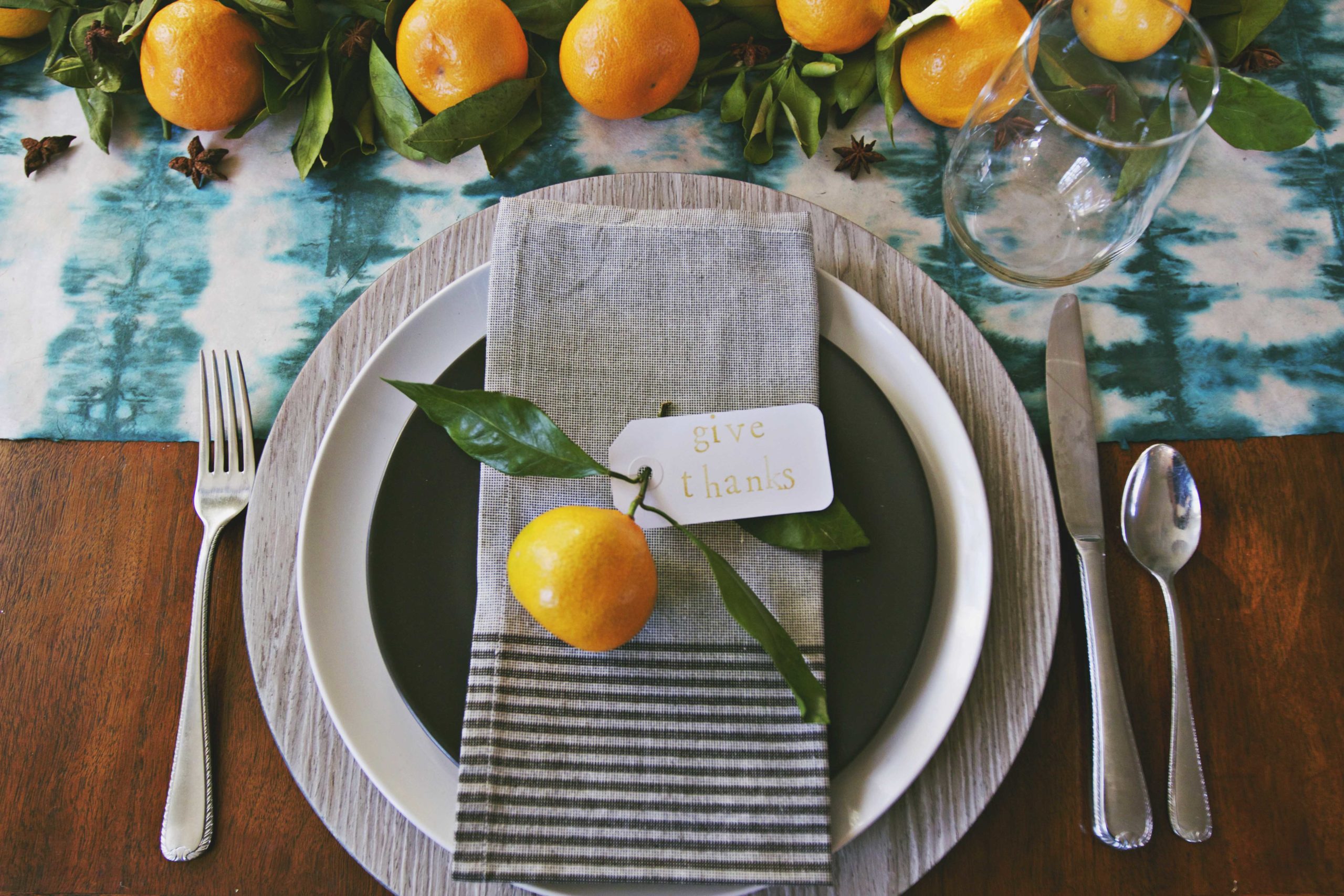 Autumn Brights, Sweets + Spice : How to Set A Modern Thanksgiving Table