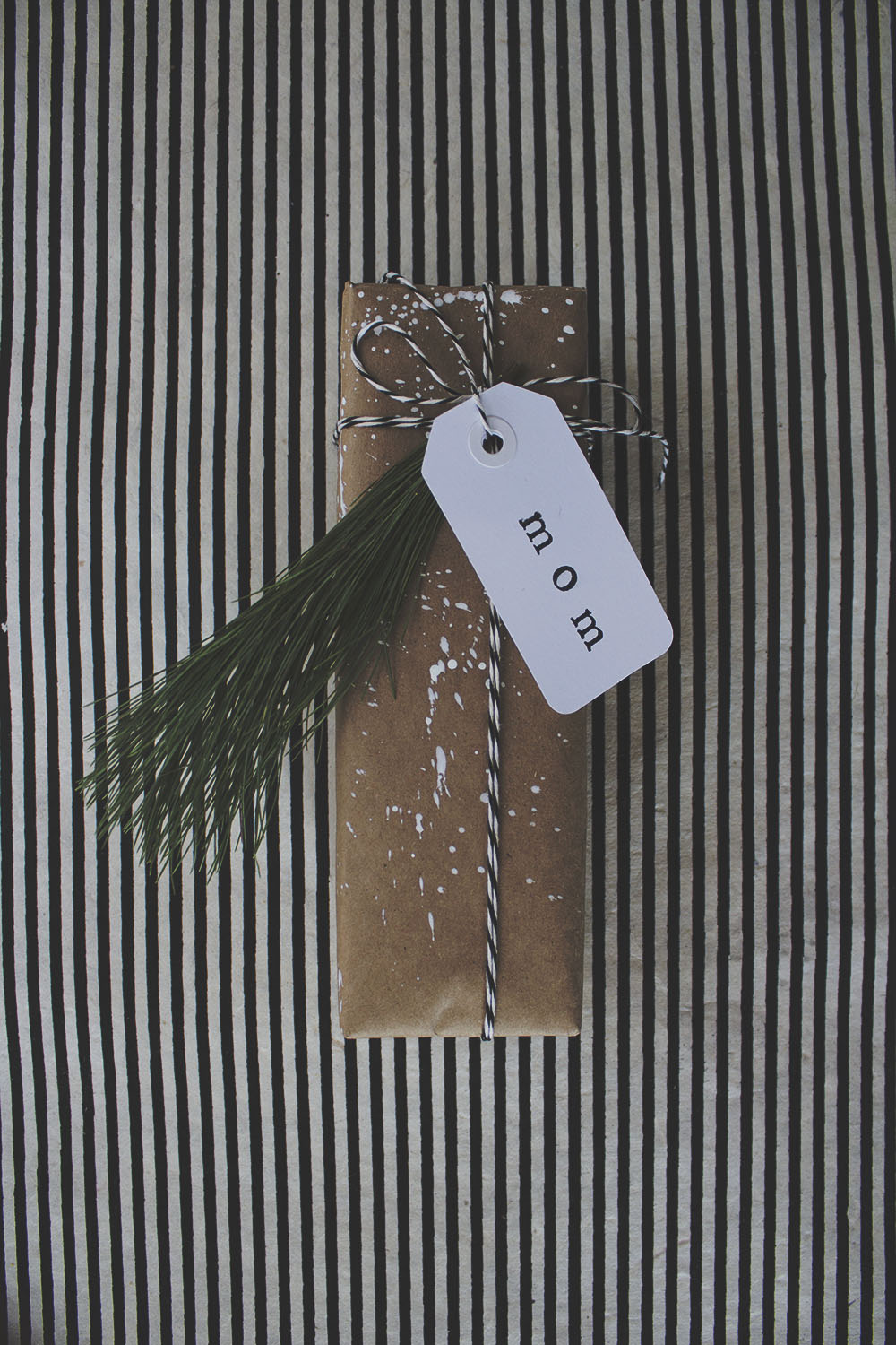 DIY Modern Christmas Gift Wrap Ideas