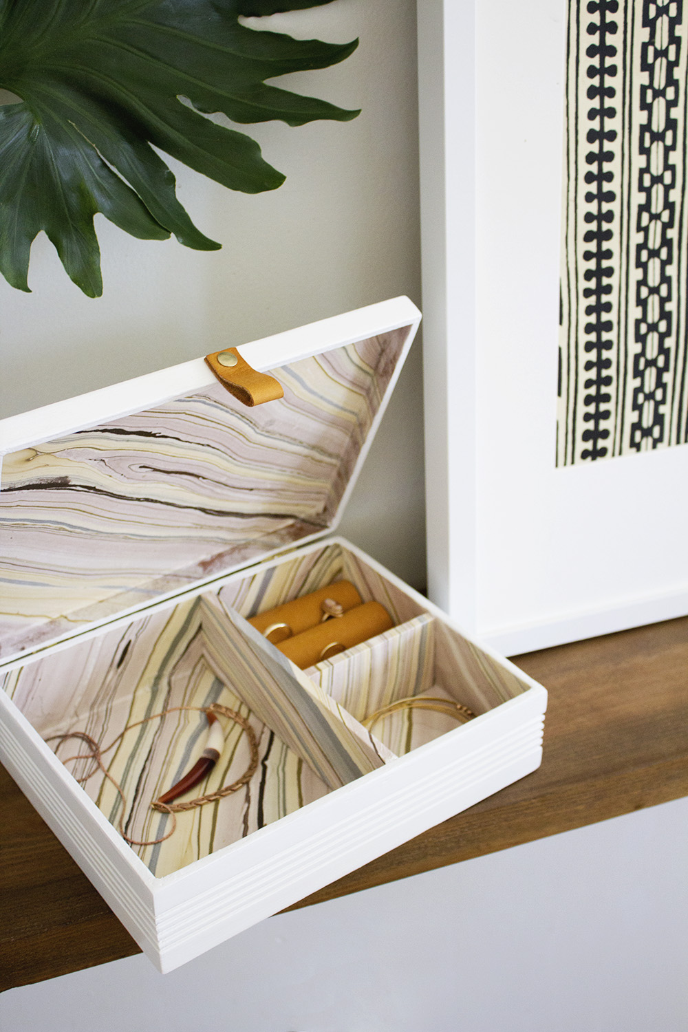 How to Make a Jewelry Box From A Cigar Box