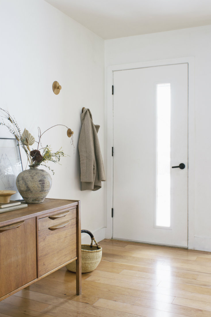 annabode-interior-design-front-door-window