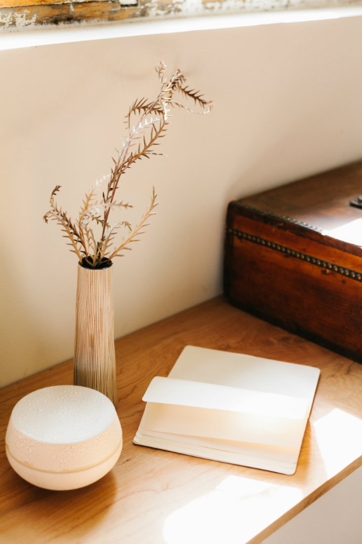 vase-blank-notebook-wood-table-denver