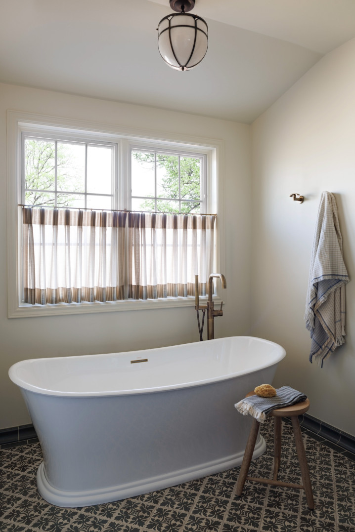 bathtub-in-primary-bathroom-annabode-interior-design