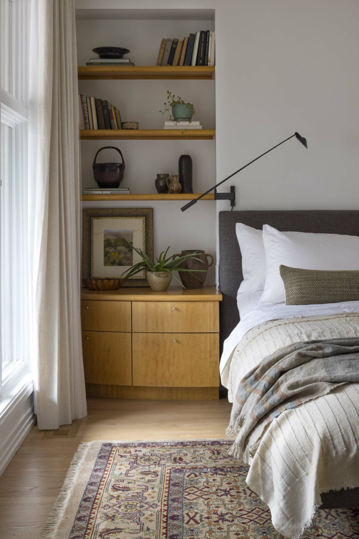 bedroom-built-in-nightstand