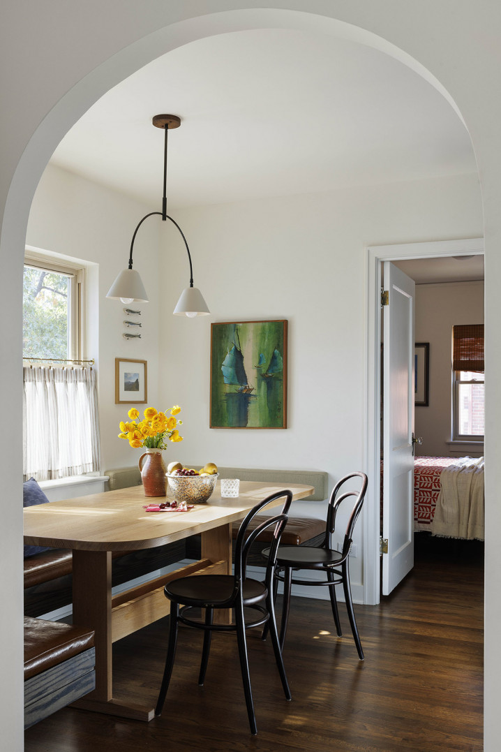cheery_breakfast_nook_design